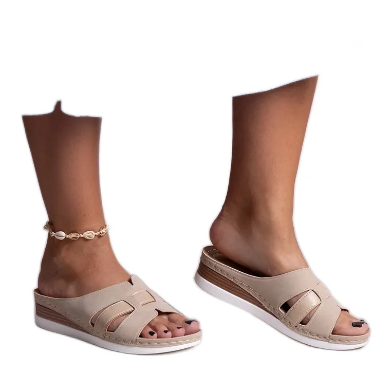 Chaussons légers beiges à talon bas par Mifsuda