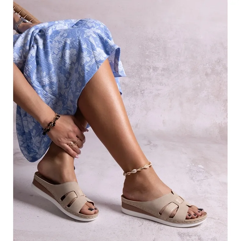Chaussons légers beiges à talon bas par Mifsuda