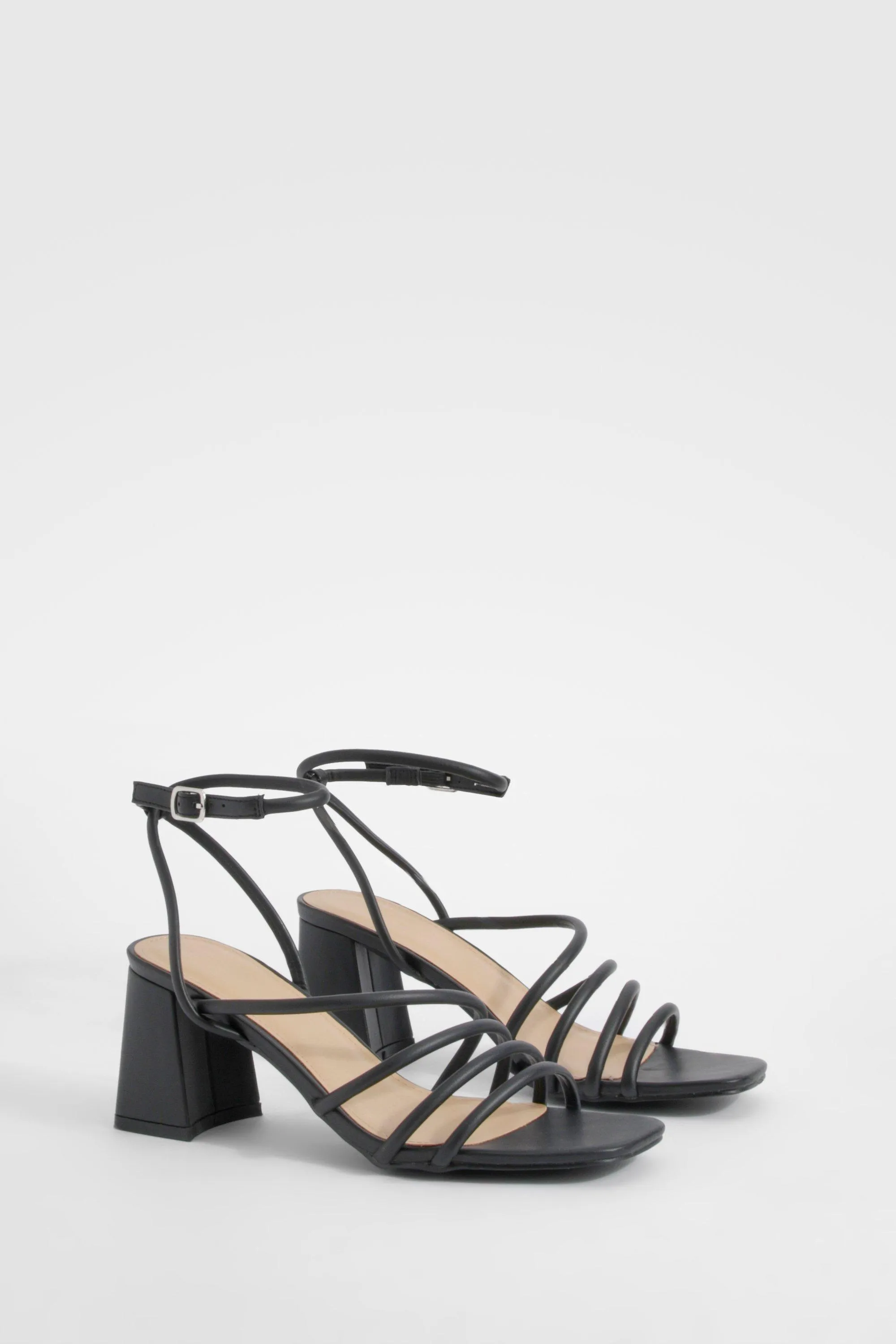Chaussures asymétriques à petit talon carré