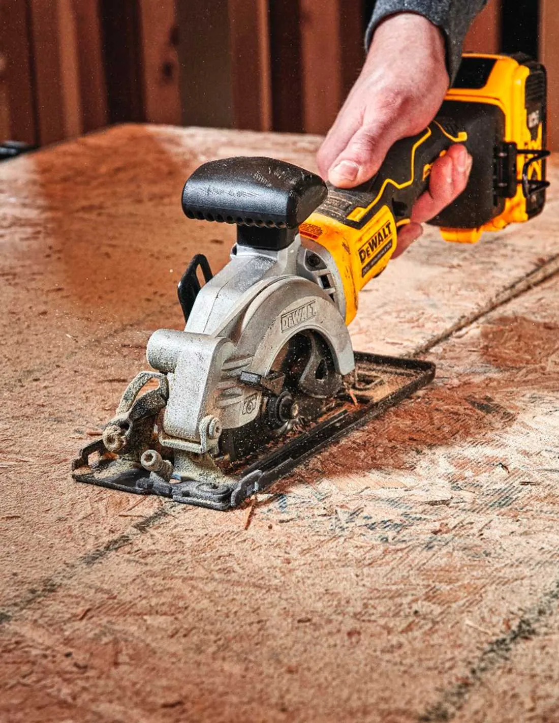 Scie Circulaire DeWALT DCS571P2T (2 x 5,0 Ah + DCB115 + TSTAK II)
