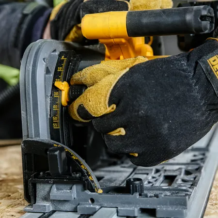 Scie plongeante Ø165 mm 54V DCS520NT-XJ DEWALT